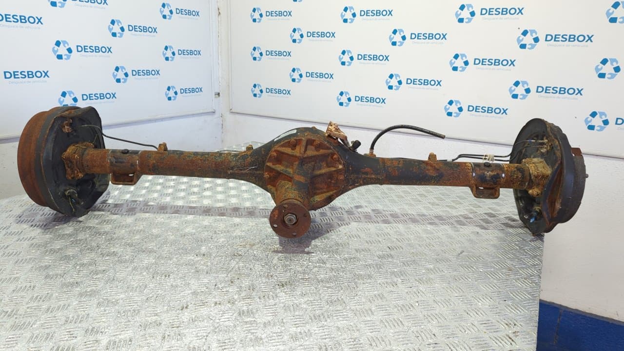 Recambio de PUENTE TRASERO para MITSUBISHI L 300 (P00) Caja cerr. largo, Techo elev. 4D56 referencia OEM IAM 109E - BLANCO
