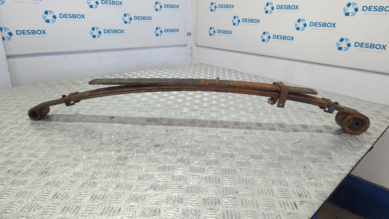 Recambio de BALLESTA TRASERA para MITSUBISHI L 300 (P00) Caja cerr. largo, Techo elev. 4D56 referencia OEM IAM MB584028F - BLANCO