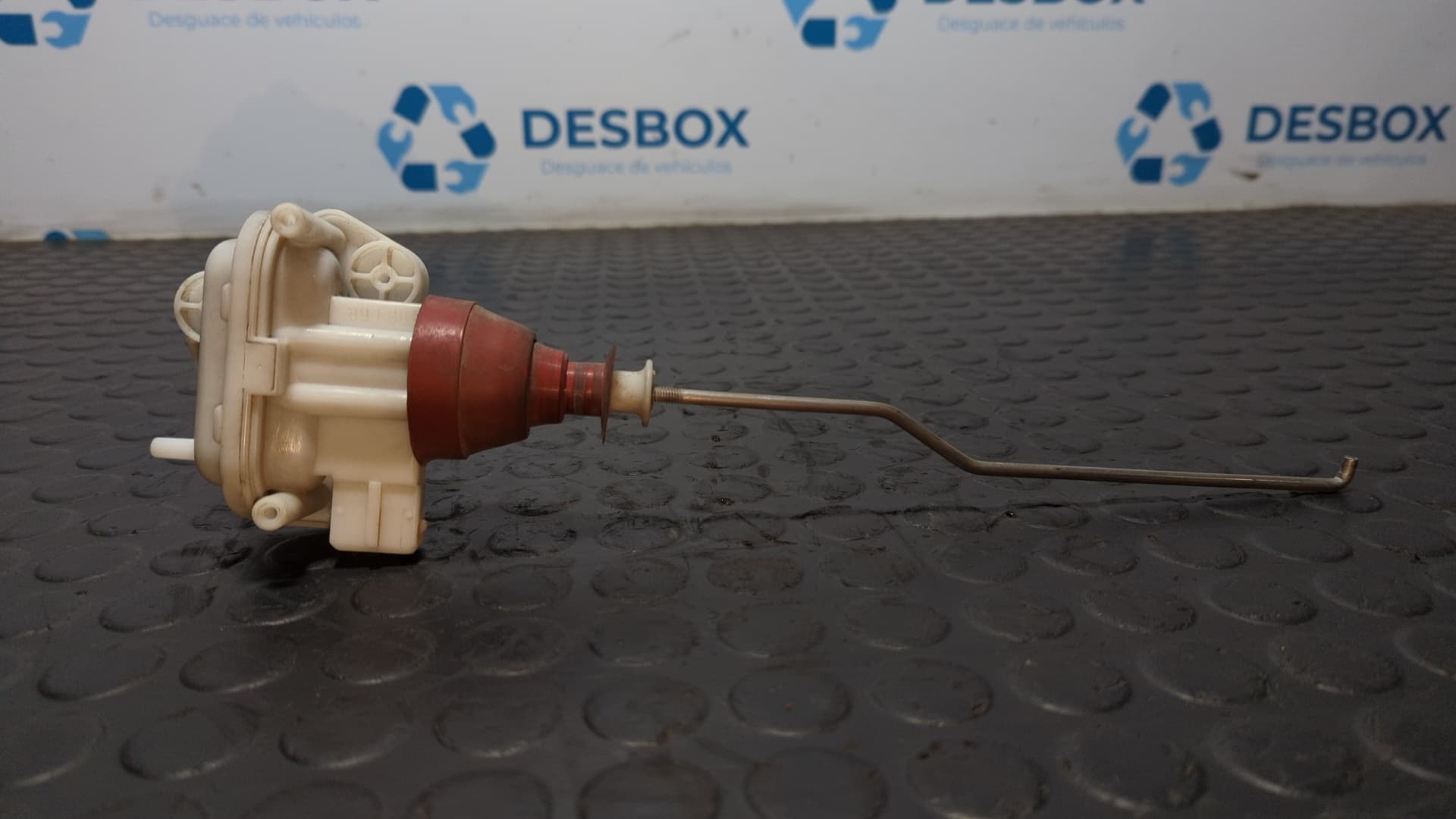 Recambio de MOTOR CIERRE CENTRALIZADO DELANTERO DERECHO para AUDI COUPE (8B3) referencia OEM IAM 893862153