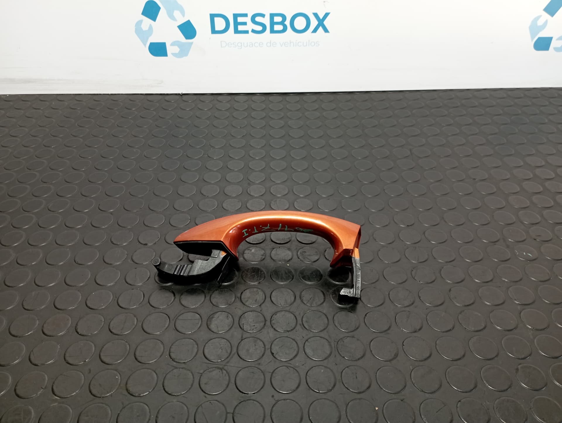 Recambio de MANETA TRASERA IZQUIERDA para SEAT ARONA ARONA 1.0 TSI CHZ referencia OEM IAM WT05G0837205 - NARANJA
