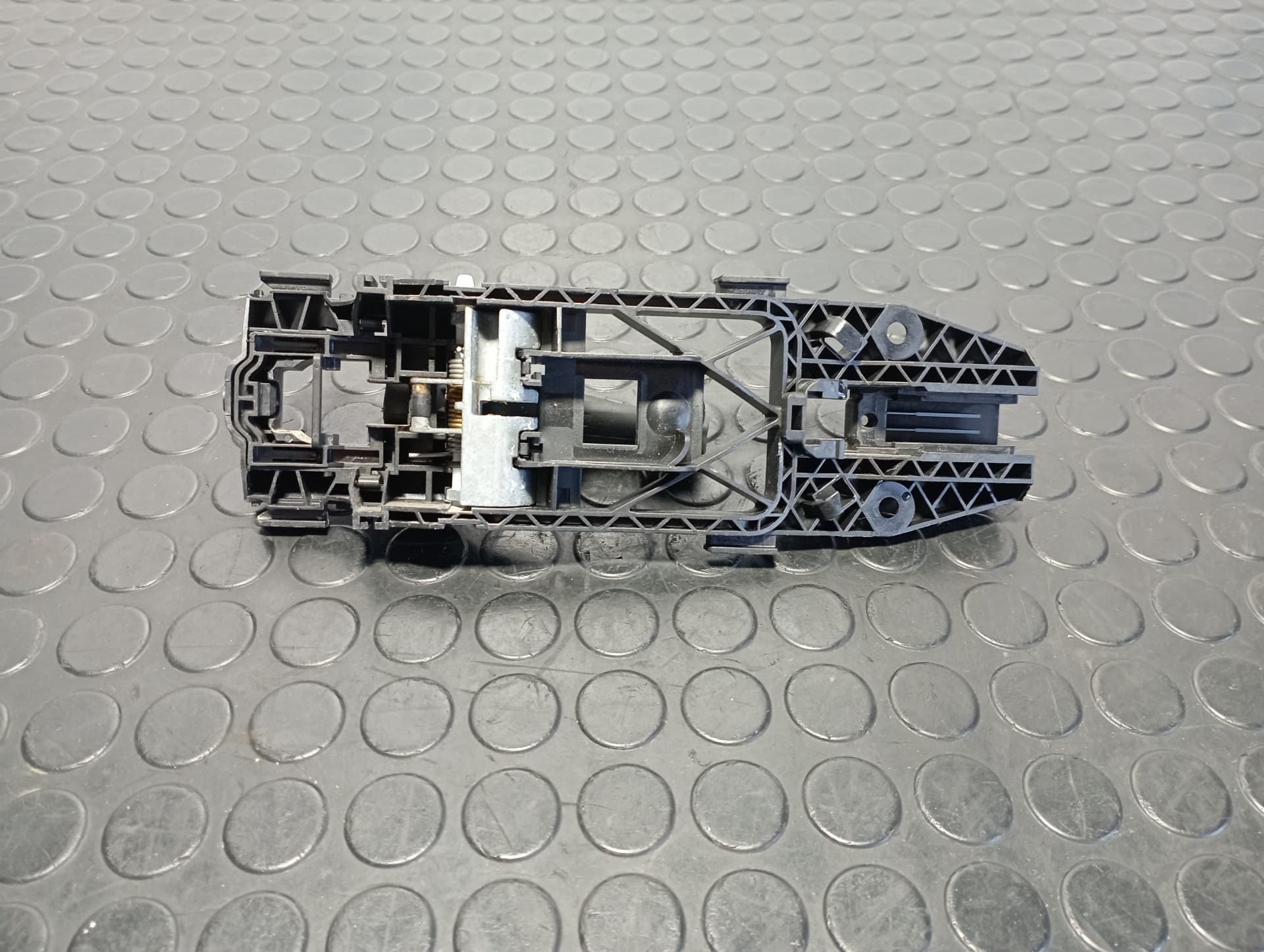 Recambio de SOPORTE MANETA TRASERA IZQUIERDA para SEAT ARONA ARONA 1.0 TSI CHZ referencia OEM IAM 839885H - NARANJA