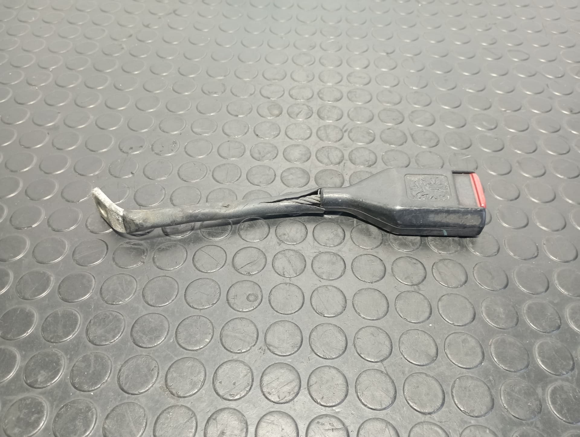 Recambio de ENGANCHE CINTURON DELANTERO IZQUIERDO para LAND ROVER DEFENDER 2.5 L 2.5L50 KW referencia OEM IAM MTC1605 - BLANCO