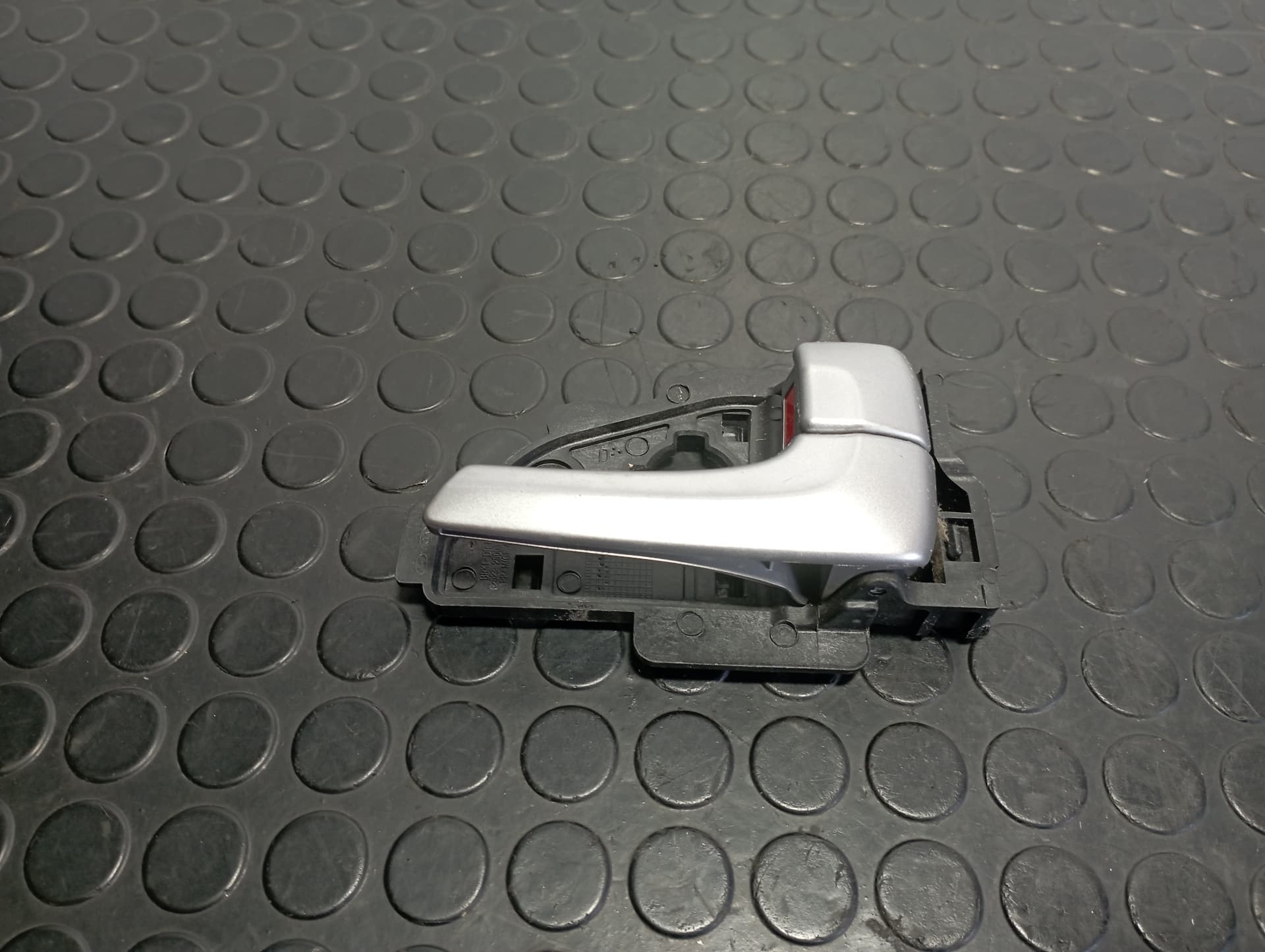 Recambio de MANETA INTERIOR TRASERA DERECHA para HYUNDAI IX35 1.6 CRDI D4FD referencia OEM IAM 826232S000 - GRIS