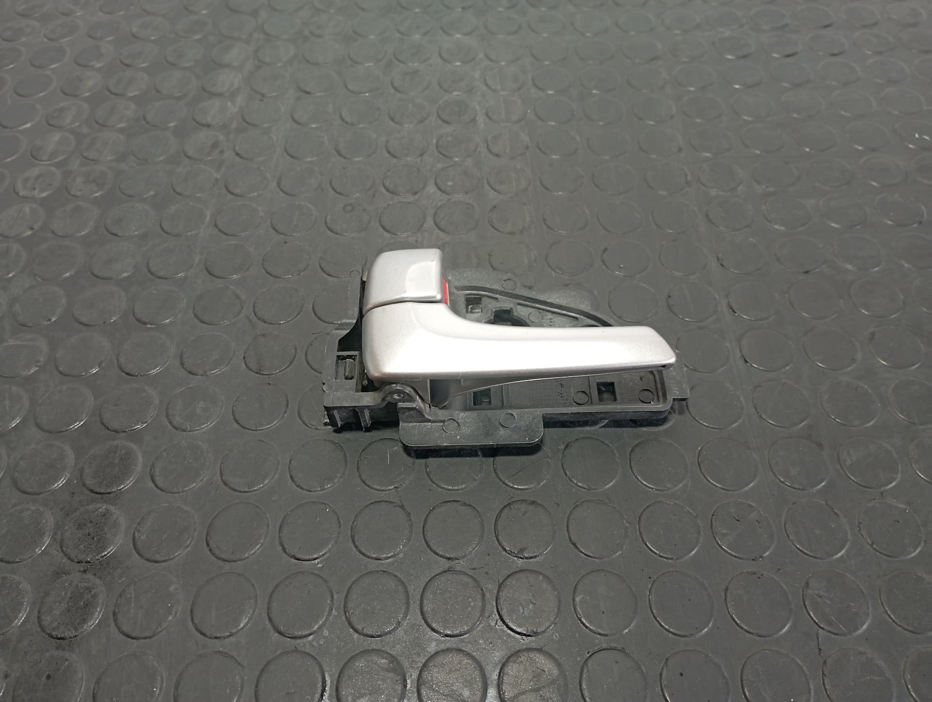 Recambio de MANETA INTERIOR DELANTERA IZQUIERDA para HYUNDAI IX35 1.6 CRDI D4FD referencia OEM IAM 826132S000 - GRIS