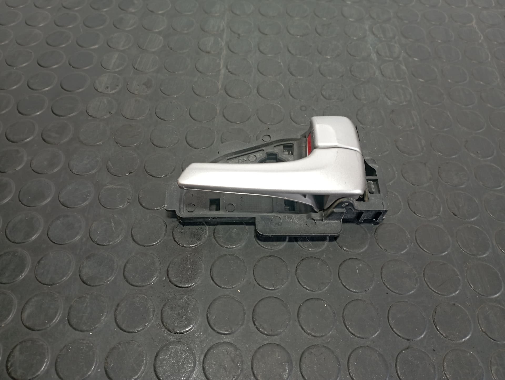 Recambio de MANETA INTERIOR DELANTERA DERECHA para HYUNDAI IX35 1.6 CRDI D4FD referencia OEM IAM 826232S000 - GRIS