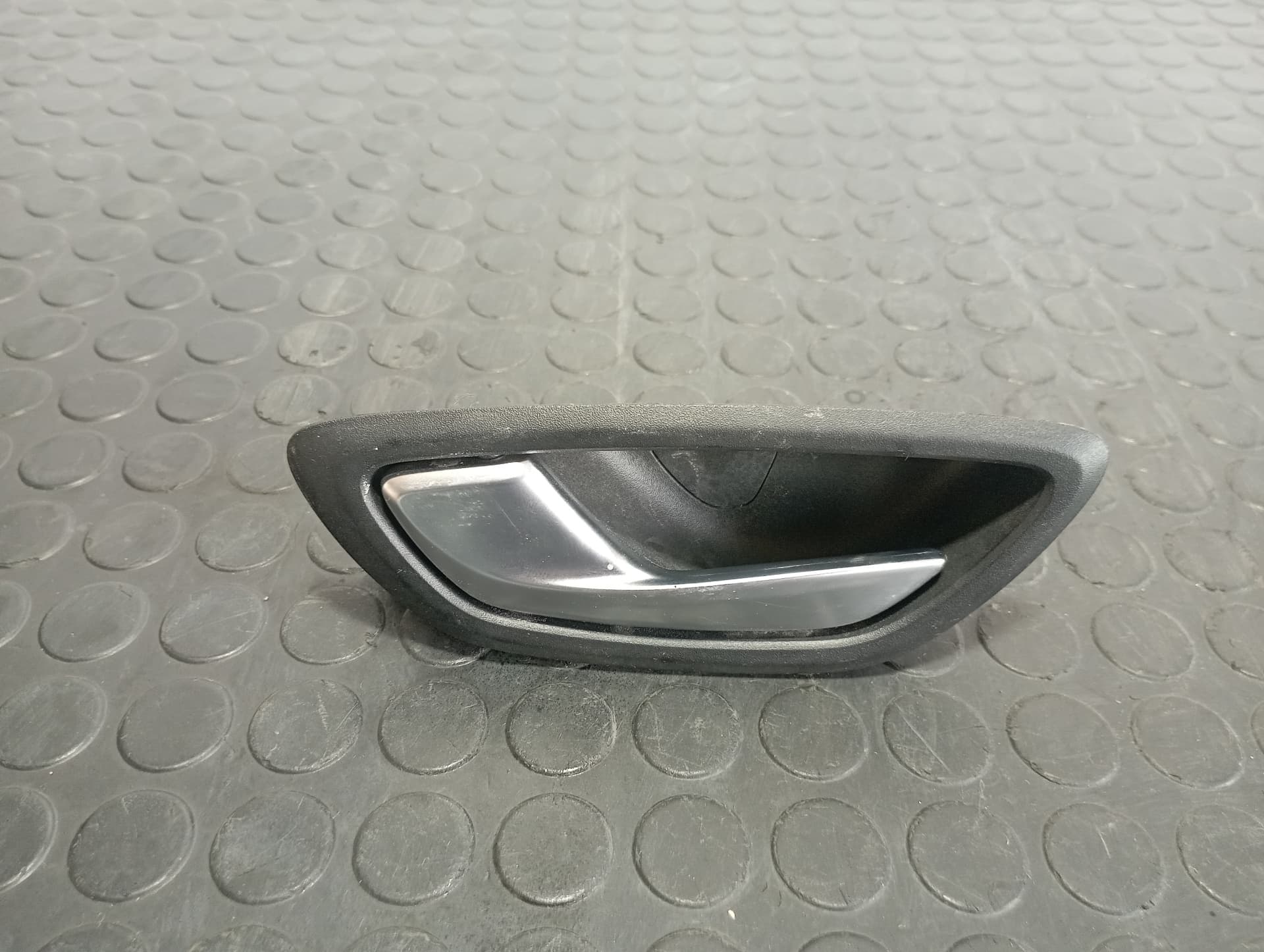 Recambio de MANETA INTERIOR DELANTERA IZQUIERDA para RENAULT MEGANE IV BERLINA 5P 1.5 DCI K9KG6 referencia OEM IAM 806719687R - NEGRO