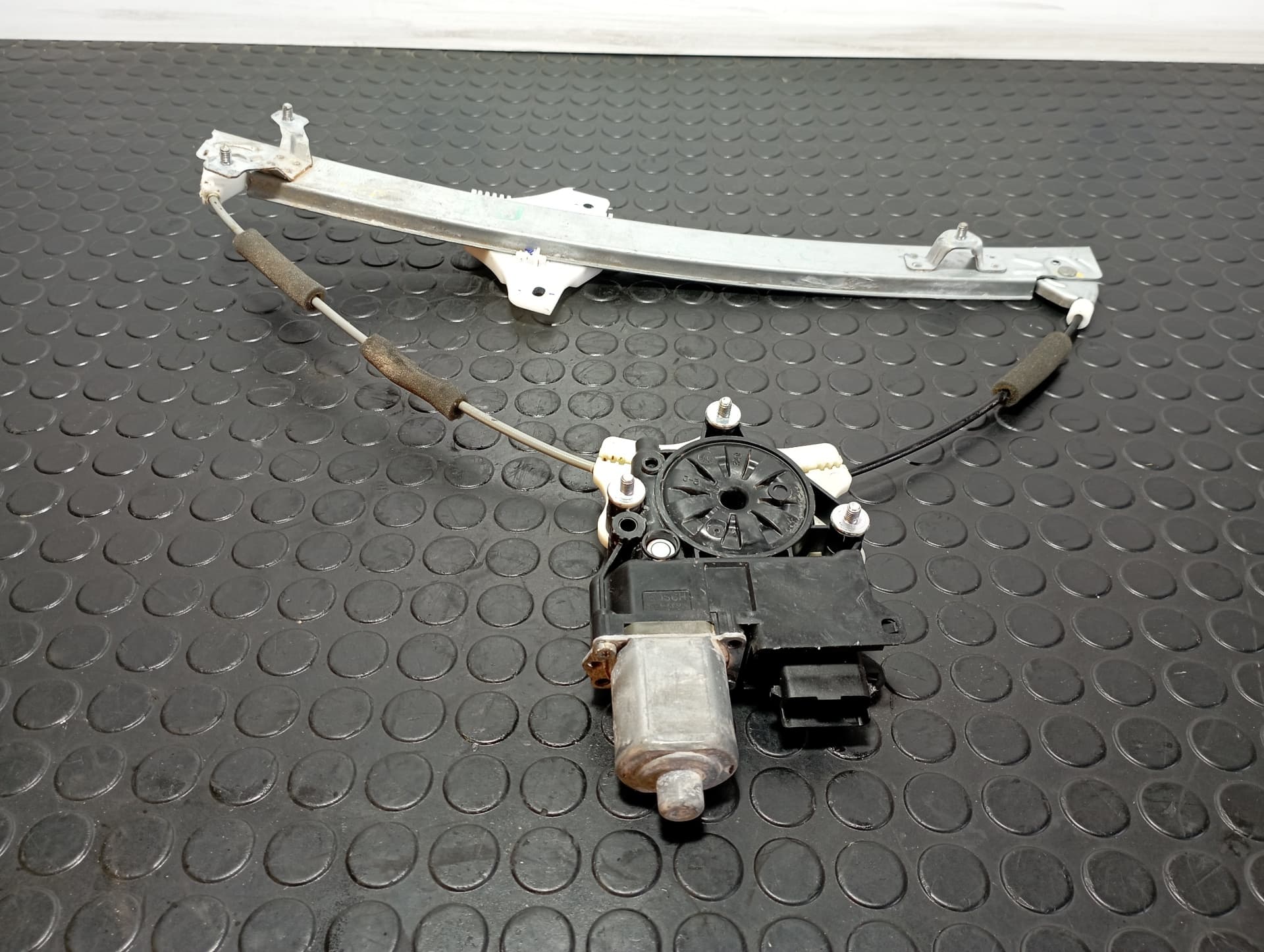 Recambio de ELEVALUNAS DELANTERO IZQUIERDO para HYUNDAI I20 ACTIVE G4LC referencia OEM IAM 82450C8010 - GRANATE