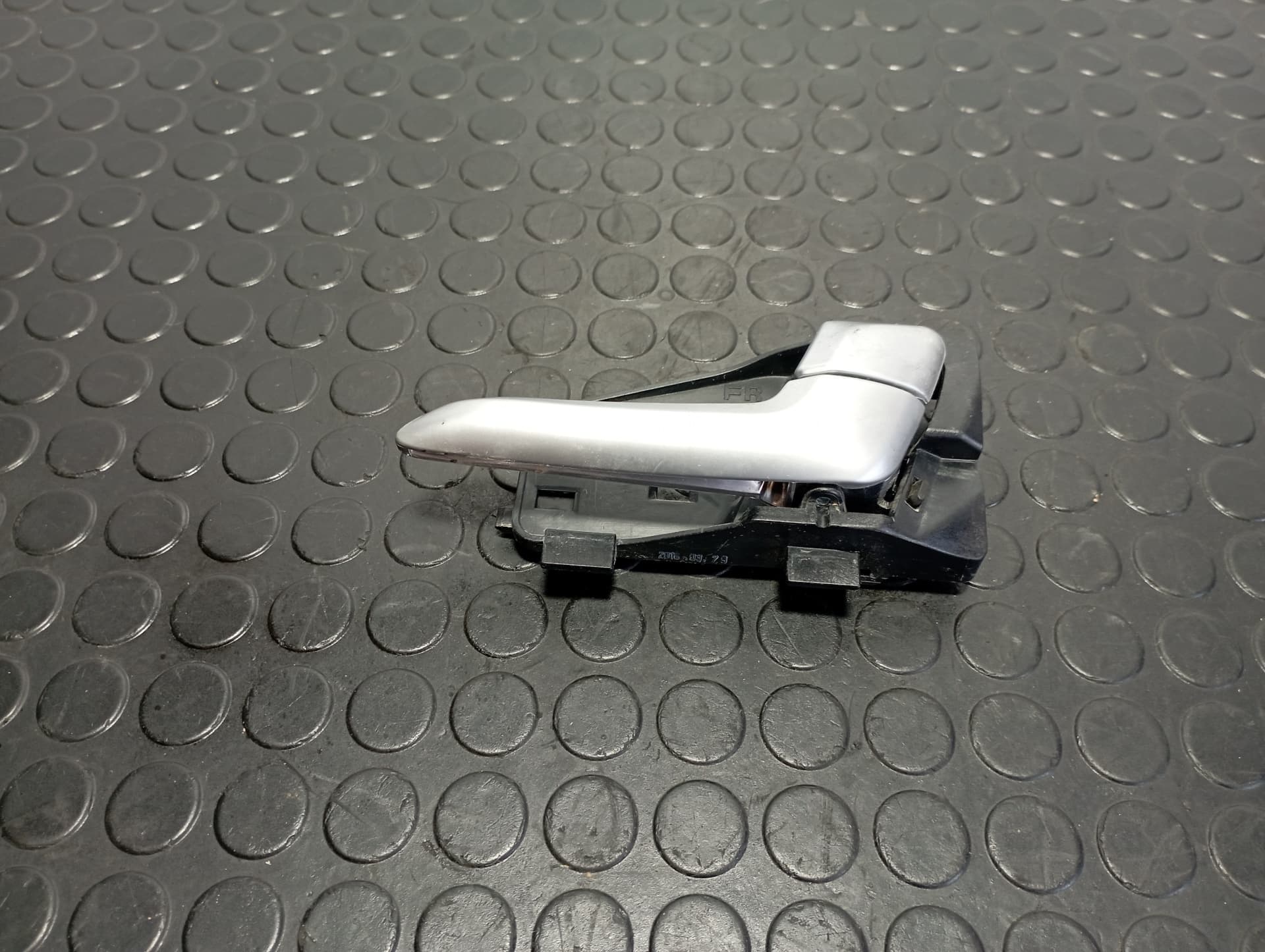 Recambio de MANETA INTERIOR DELANTERA DERECHA para KIA PICANTO 1.0 G3LA referencia OEM IAM 826201Y000 - ROJO