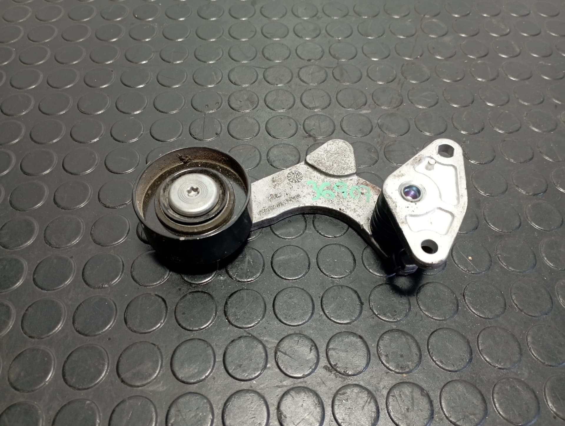 Recambio de TENSOR CORREA AUXILIAR para HYUNDAI IONIQ 6 * G4LE referencia OEM IAM 2528103HA0 - BLANCO