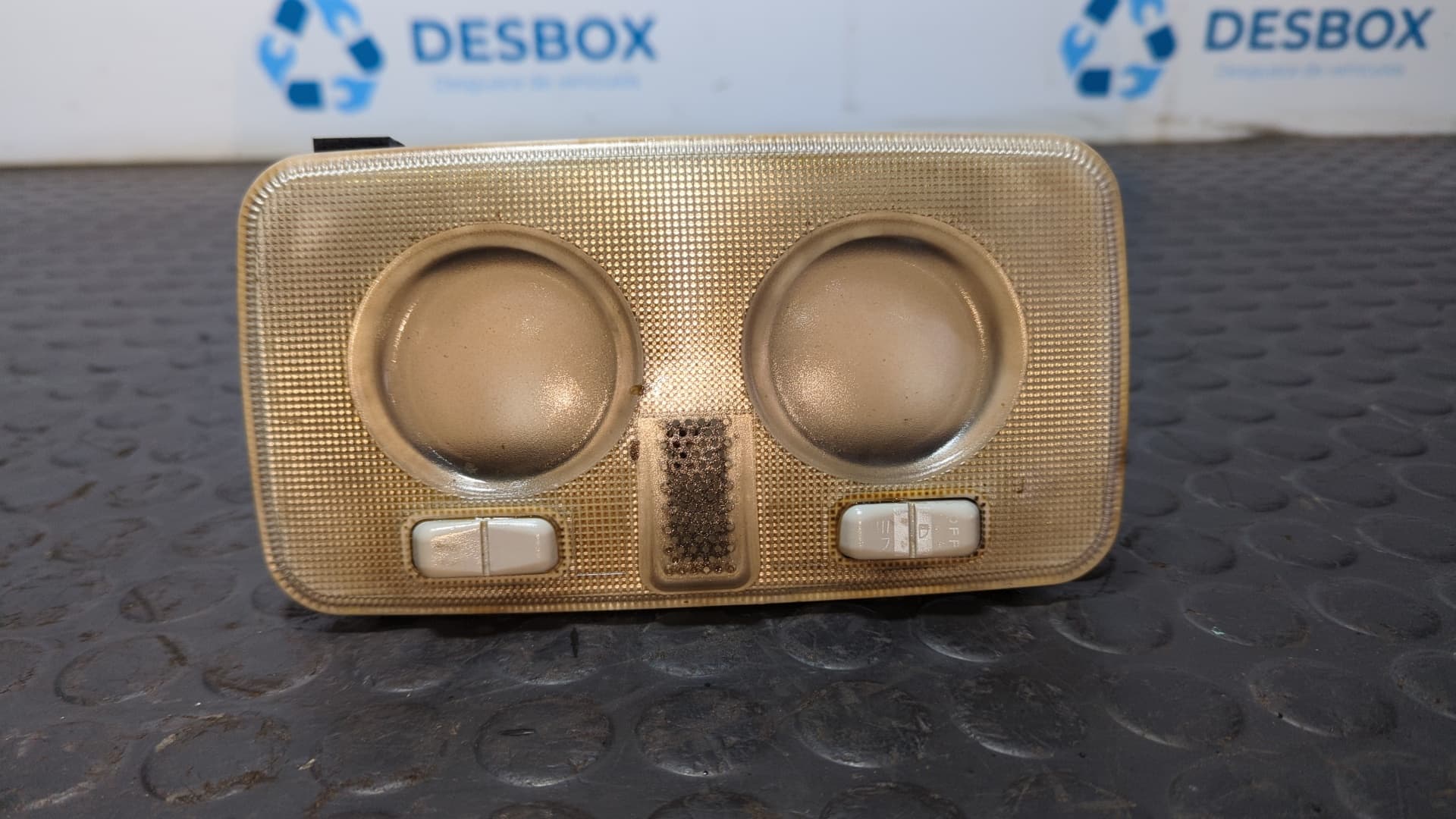 Recambio de LUZ INTERIOR para PEUGEOT BOXER CAJA CERR. TECHO ELEVADO (BAT.3450)(335)(2007 =>) HDi (335) 4H03 referencia OEM IAM 735529538 - BLANCO