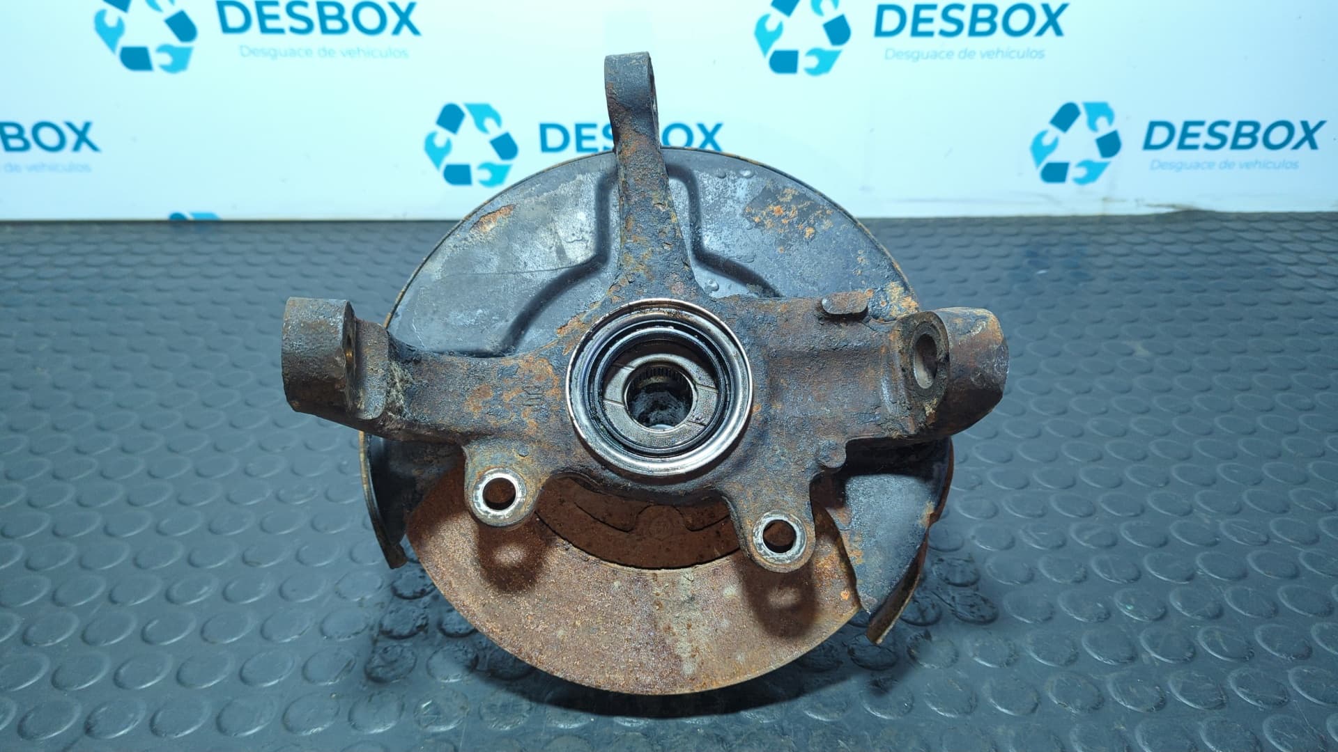 Recambio de MANGUETA DELANTERA IZQUIERDA para ISUZU TROOPER UBS 17 Competition 4JB1TC referencia OEM IAM - PLATA