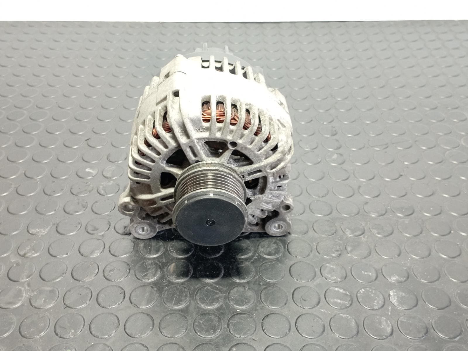 Recambio de ALTERNADOR para SEAT LEON (1P1) 1.9 TDI BXE referencia OEM IAM 06F903023C - GRIS