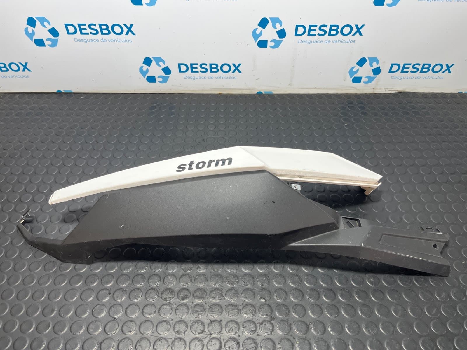 Recambio de MOLDURA para WOTTAN STORM SY125T 1P52QMI - BLANCO