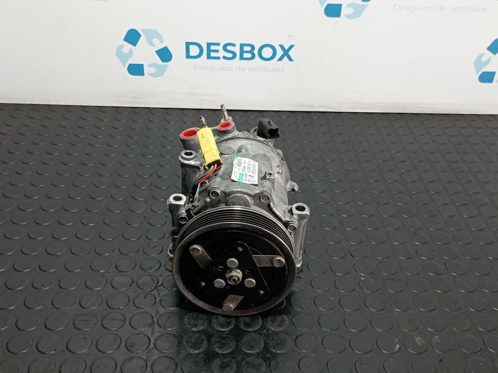 Recambio de COMPRESOR AIRE ACONDICIONADO para CITROEN C5 STATION WAGON 1.6 HDI 9HZ referencia OEM IAM 9670022180 - NEGRO