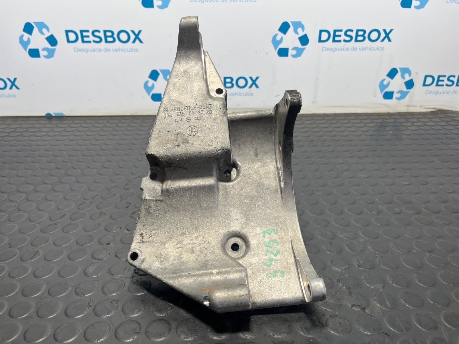 Recambio de SOPORTE ALTERNADOR para MERCEDES-BENZ CLASE SL (W129) 300 (129.061) 104981 referencia OEM IAM 1041550135 - GRIS