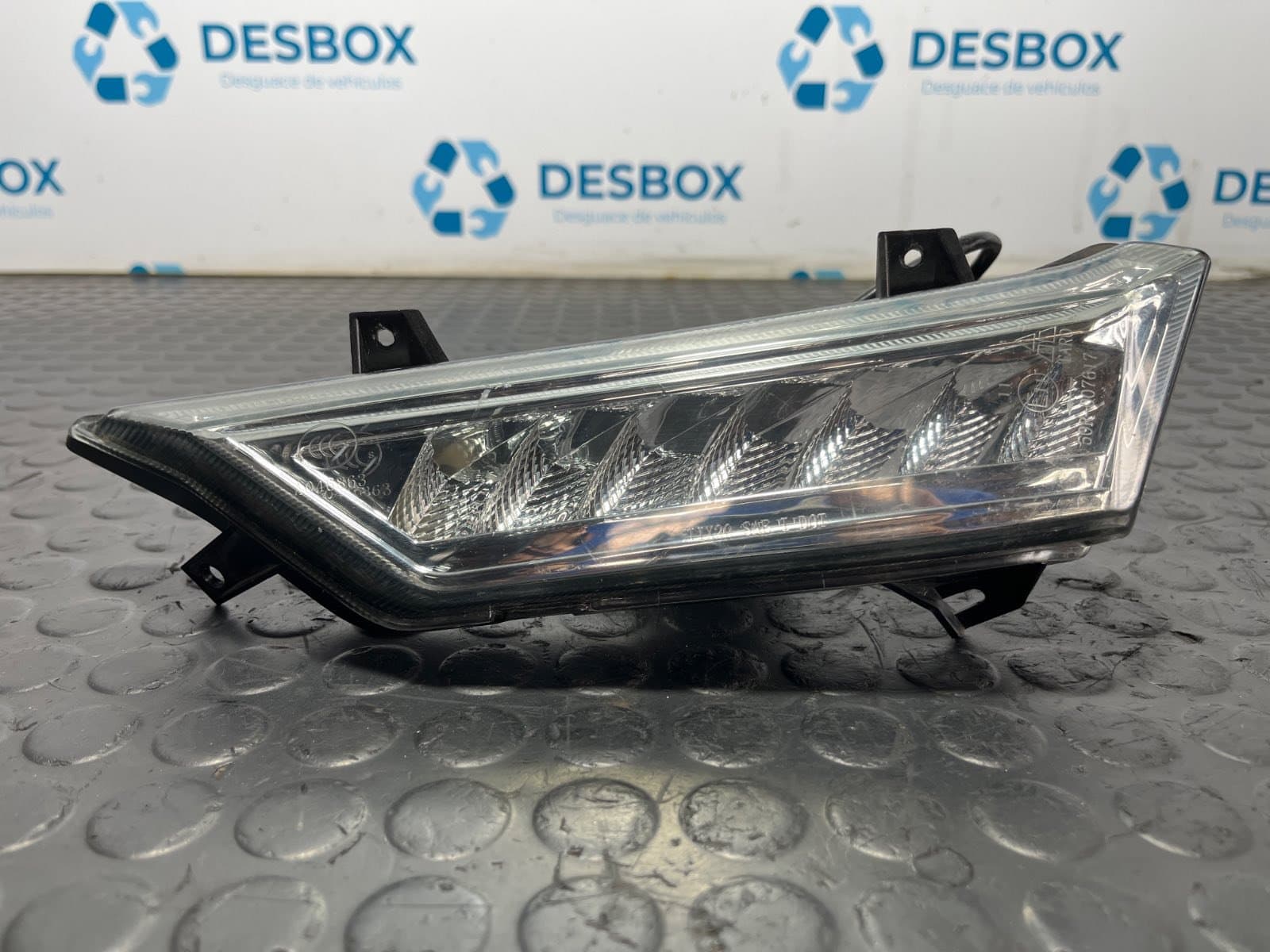 Recambio de PILOTO DELANTERO DERECHO para WOTTAN STORM SY125T 1P52QMI referencia OEM IAM A046863 - BLANCO
