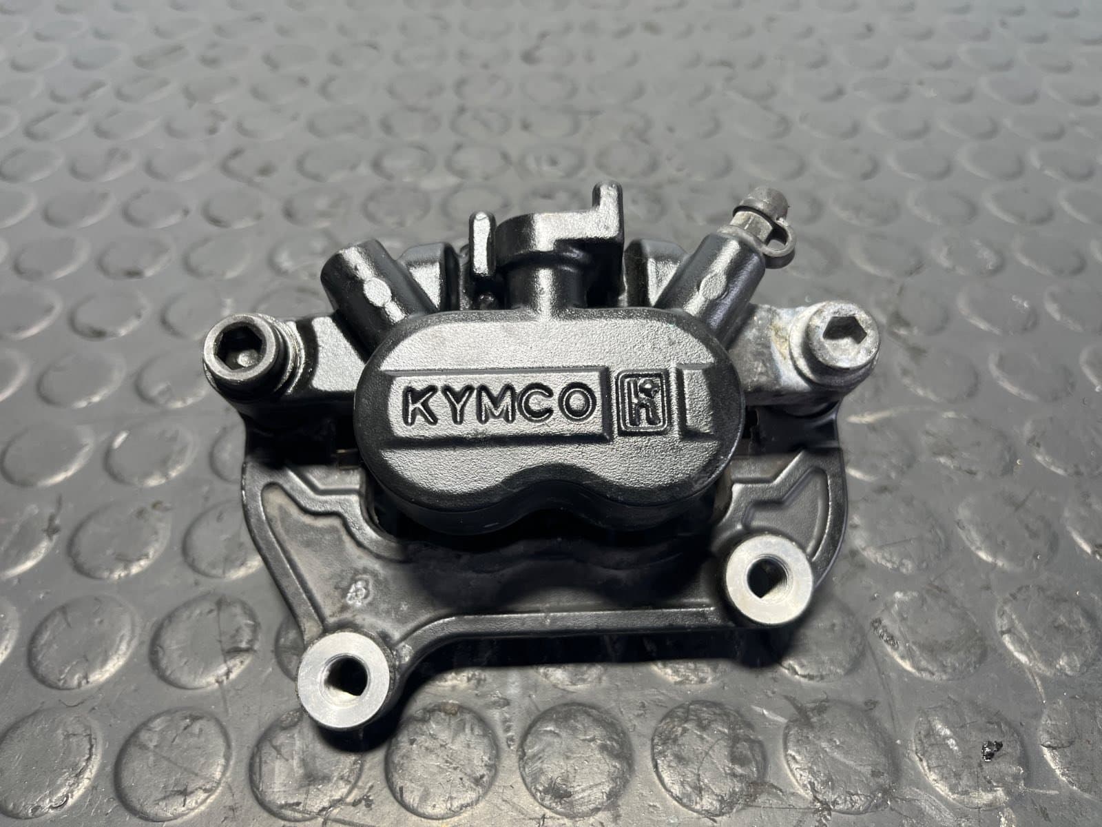 Recambio de PINZA DE FRENO TRASERA para KYMCO K-XCT 125I K-XCT 300i SK25B referencia OEM IAM KYMCO