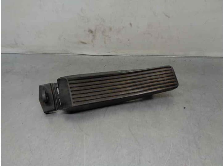 Recambio de pedal acelerador para mercedes-benz /8 (w115) 240 d (115.117) referencia OEM IAM 1163010082