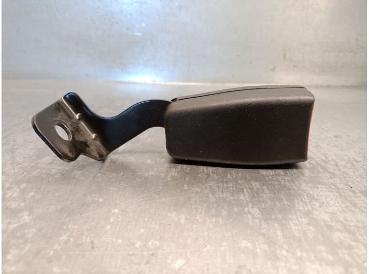 Recambio de enganche cinturon trasero izquierdo para hyundai coupe ii (gk) 1.6 16v referencia OEM IAM 898302C000LK 898302C000LK