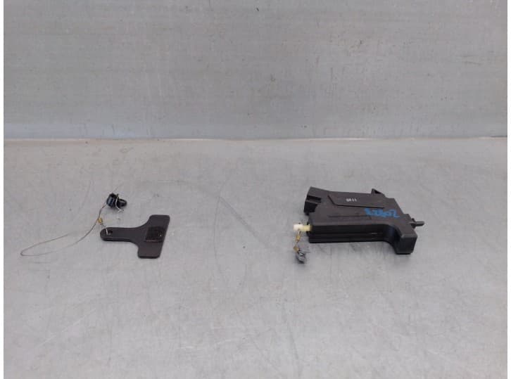 Recambio de motor tapa deposito combustible para hyundai ioniq (ae) 1.6 gdi hybrid referencia OEM IAM 81590G2000 81590G2000