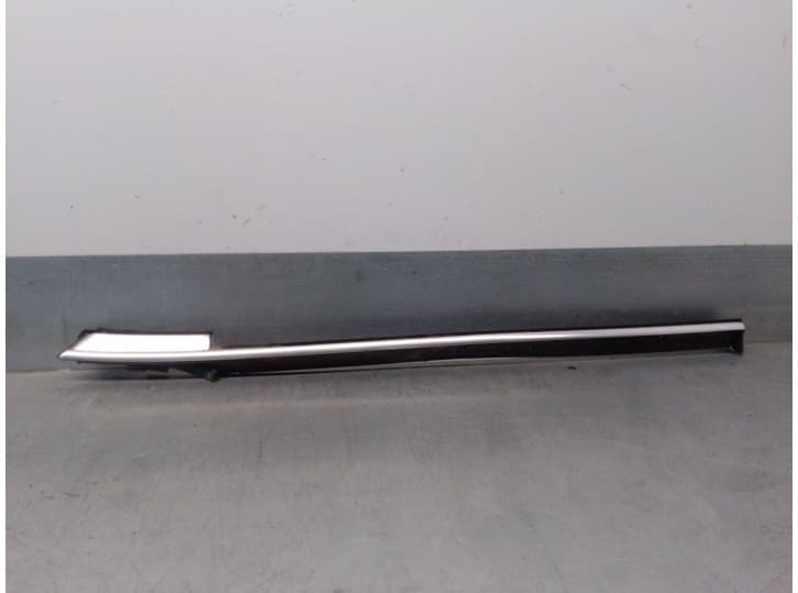 Recambio de molduras traseras para bmw 3 descapotable (e93) 320 i referencia OEM IAM 7119098