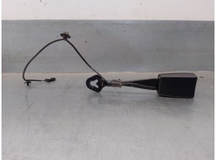 Recambio de enganche cinturon delantero derecho para audi a6 c7 (4g2, 4gc) 3.0 tdi referencia OEM IAM 4H0857755C 8K0857755F