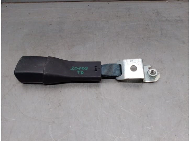Recambio de enganche cinturon trasero derecho para toyota prius (_w3_) 1.8 hybrid (zvw3_) referencia OEM IAM 7338047021C0 5 PUER