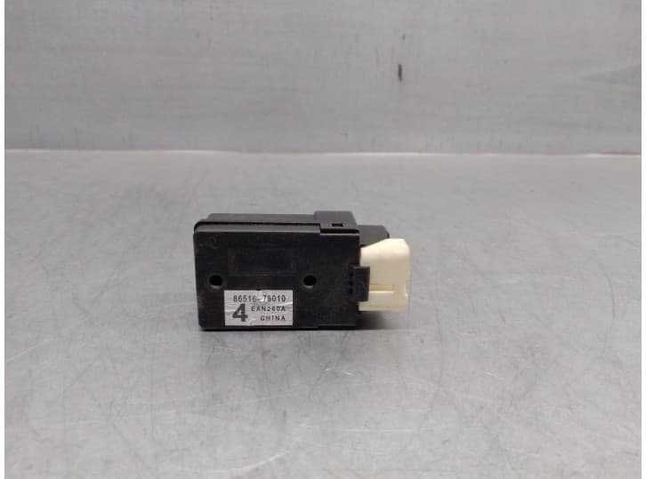 Recambio de modulo electronico para lexus is iii (_e3_) 300h (ave30_) referencia OEM IAM 8651676010