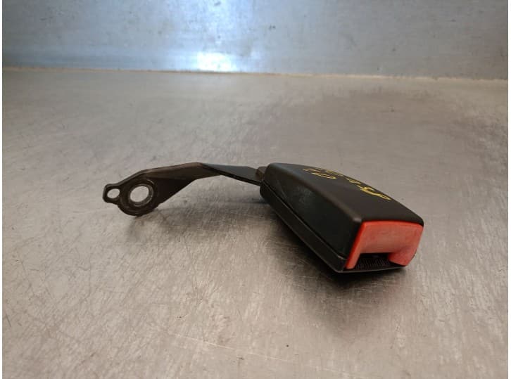 Recambio de enganche cinturon trasero derecho para audi tt (8n3) 1.8 t referencia OEM IAM 8N8857740 8N8857740 TRASERO DERECHO