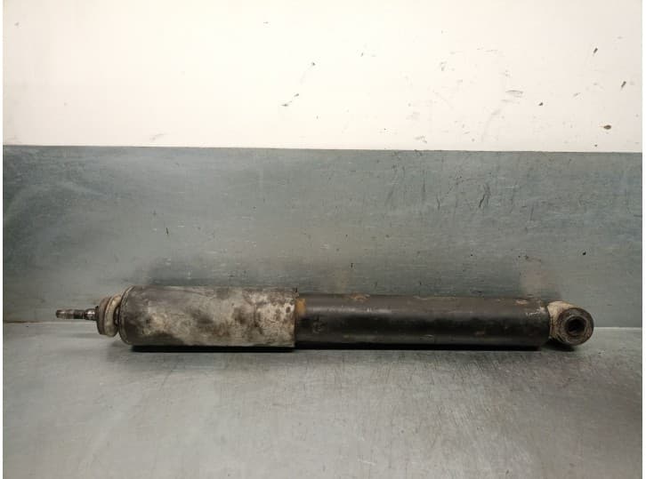 Recambio de amortiguador trasero izquierdo para mitsubishi montero classic (v2_w, v6_w, v7_w) 2.5 td (v24w) referencia OEM IAM M