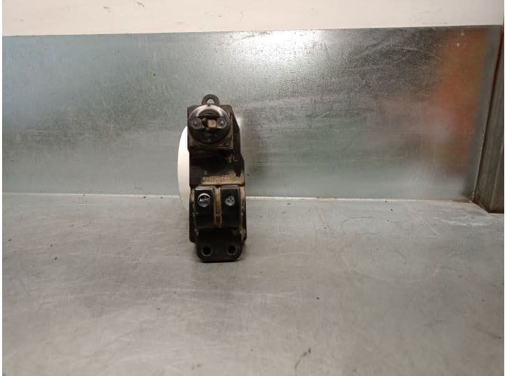 Recambio de mando elevalunas delantero izquierdo para hyundai h-1 furgoneta (a1) 2.5 td referencia OEM IAM 935704A000LK 935704A0