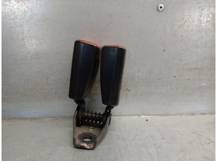 Recambio de enganche cinturon trasero derecho para volkswagen golf vi descapotable (517) 1.6 tdi referencia OEM IAM 8J8857739H 3