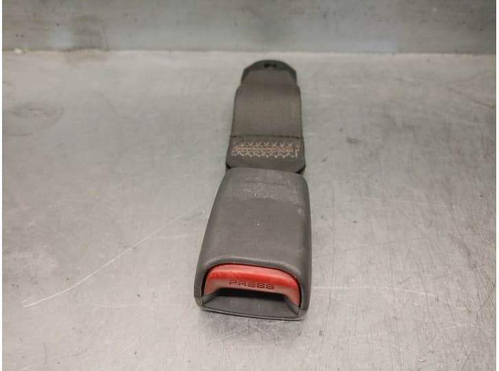 Recambio de enganche cinturon trasero central para ssangyong musso (fj) 2.3 tdic a las 4 ruedas referencia OEM IAM 7562005101AAC