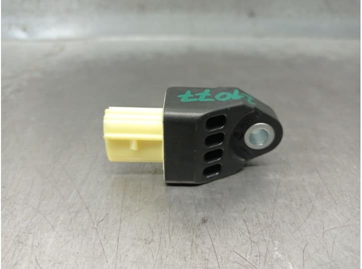 Recambio de sensor impacto para toyota auris station wagon (_e18_) 1.8 hybrid (zwe186_) referencia OEM IAM 8983102140 DENSO