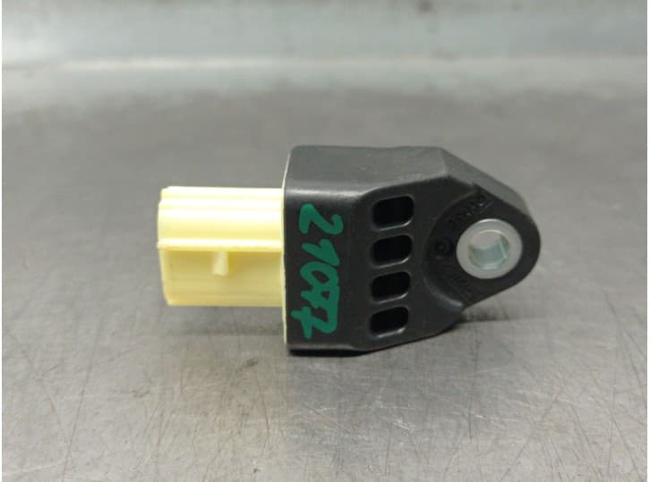 Recambio de sensor impacto para toyota auris station wagon (_e18_) 1.8 hybrid (zwe186_) referencia OEM IAM 8983102160 DENSO