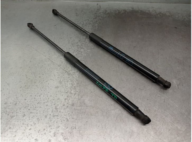 Recambio de amortiguadores maletero / porton para toyota auris station wagon (_e18_) 1.8 hybrid (zwe186_) referencia OEM IAM 689