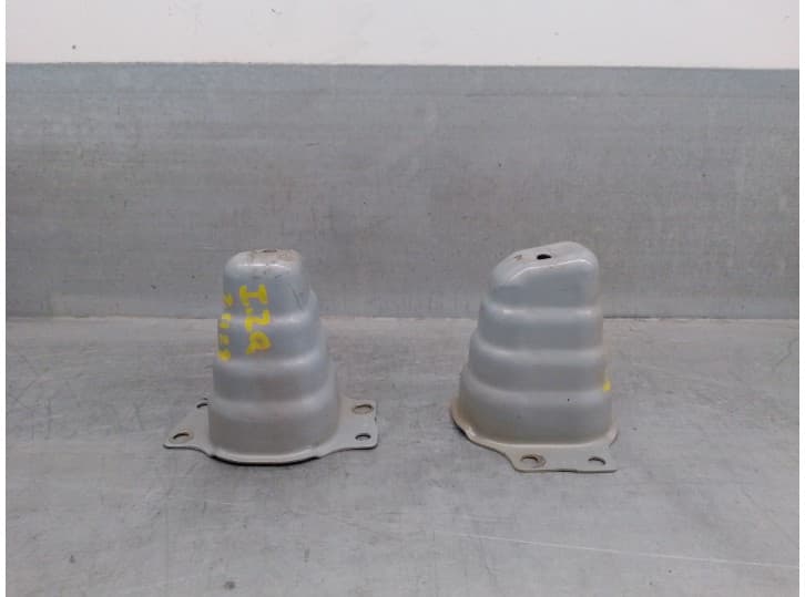 Recambio de refuerzo paragolpes trasero para nissan micra c+c iii (k12) 1.4 16v referencia OEM IAM 85212AX600 85212AX600