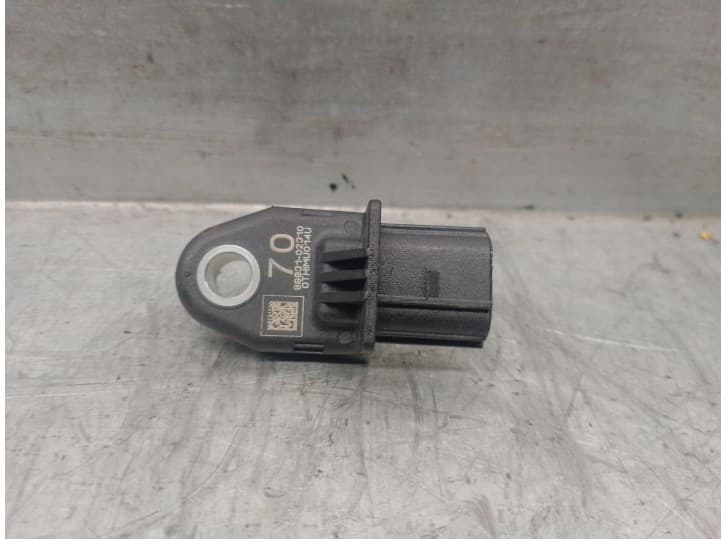 Recambio de sensor impacto para toyota corolla fastback (_e21_) 1.8 hybrid (zwe211) referencia OEM IAM 8983102310 89831-02310