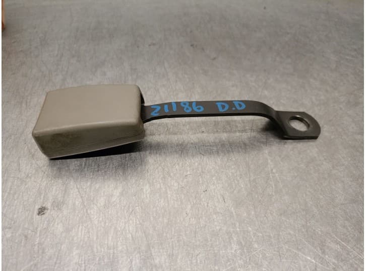 Recambio de enganche cinturon delantero derecho para chevrolet evanda 2.0 referencia OEM IAM 96342136