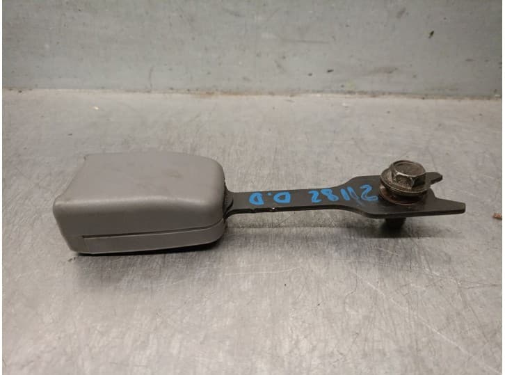Recambio de enganche cinturon delantero derecho para kia carnival ii (gq) 2.9 crdi referencia OEM IAM 0K53A57732B44
