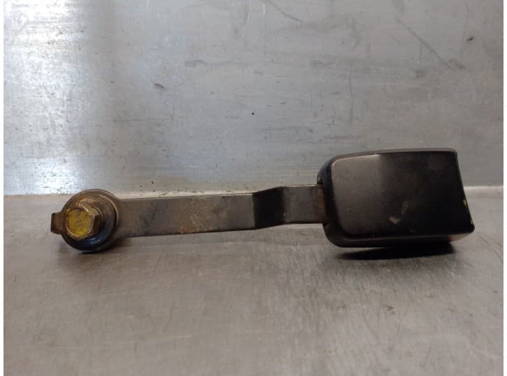 Recambio de enganche cinturon delantero derecho para ford maverick (uds, uns) 2.7 td referencia OEM IAM 868427F010
