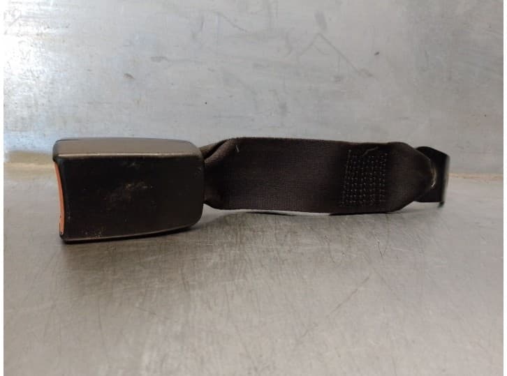 Recambio de enganche cinturon trasero central para ford maverick (uds, uns) 2.7 td referencia OEM IAM 888427F010