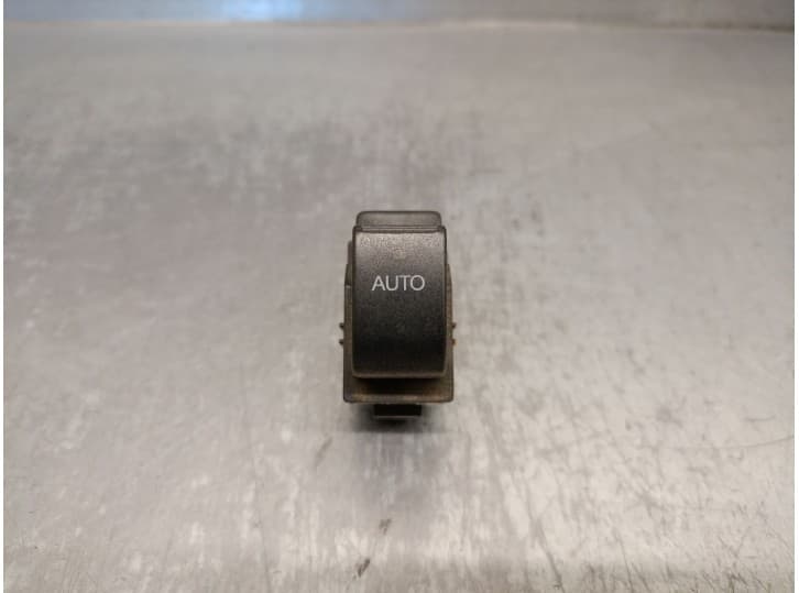 Recambio de mando elevalunas trasero izquierdo para toyota corolla station wagon (_e12_) 2.0 d-4d (cde120_) referencia OEM IAM 8
