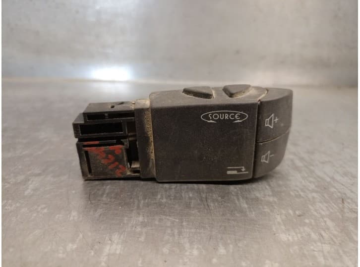 Recambio de mando multifuncion para renault trafic ii furgoneta (fl) 2.5 dci 135 (fl0d) referencia OEM IAM 8200009040 8200009040