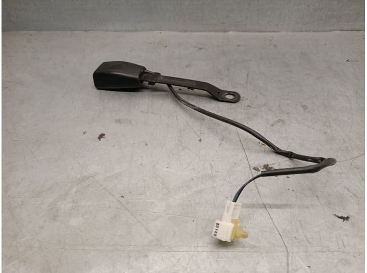 Recambio de enganche cinturon delantero derecho para ssangyong actyon i 2.0 xdi referencia OEM IAM 7466209000LAM