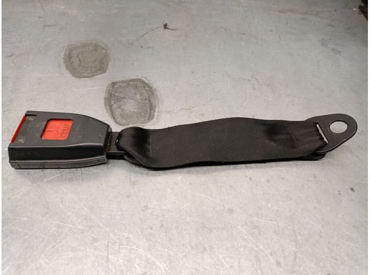 Recambio de enganche cinturon trasero derecho para volkswagen polo coupé (86c, 80) 1.3 referencia OEM IAM 867857713C