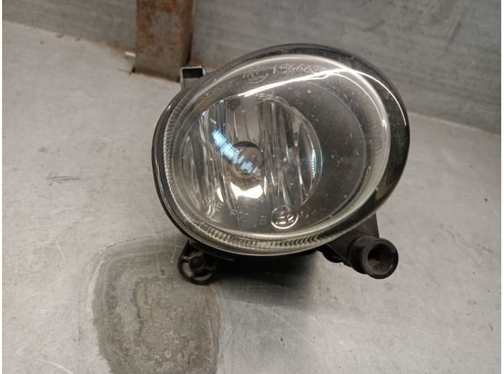 Recambio de faro antiniebla derecho para volkswagen passat cc b6 (357) 2.0 tdi referencia OEM IAM 8T0941700 89205623 VALEO