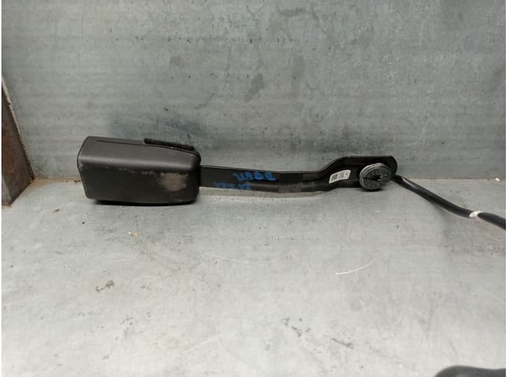 Recambio de enganche cinturon delantero derecho para mazda cx-30 (dm, dt, ed) skyactiv-g m hybrid referencia OEM IAM BAH240027J