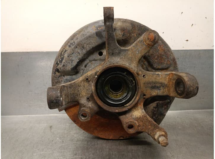 Recambio de mangueta delantera derecha para nissan terrano i (wd21) 2.7 td 4wd referencia OEM IAM 4001459G00 4001459G00