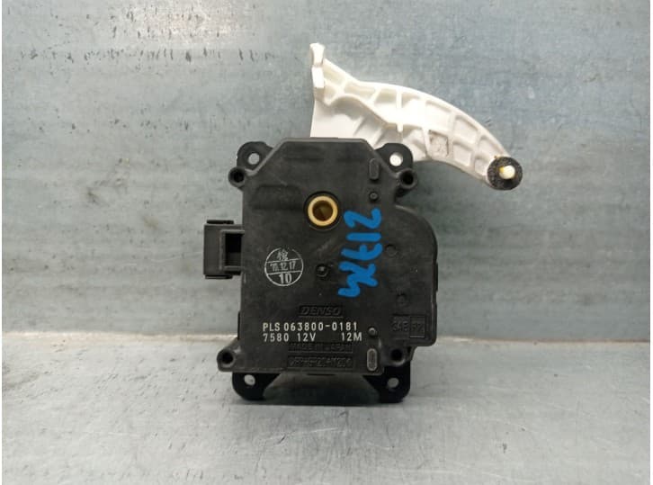Recambio de motor apertura trampillas climatizador para lexus ct (zwa10_) 200h (zwa10_) referencia OEM IAM 0638000181 DENSO